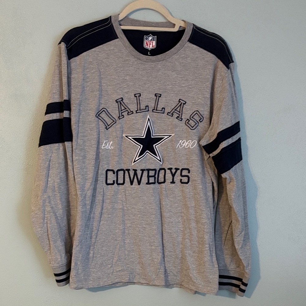 Men’s size large Dallas Cowboys Gray Sweater